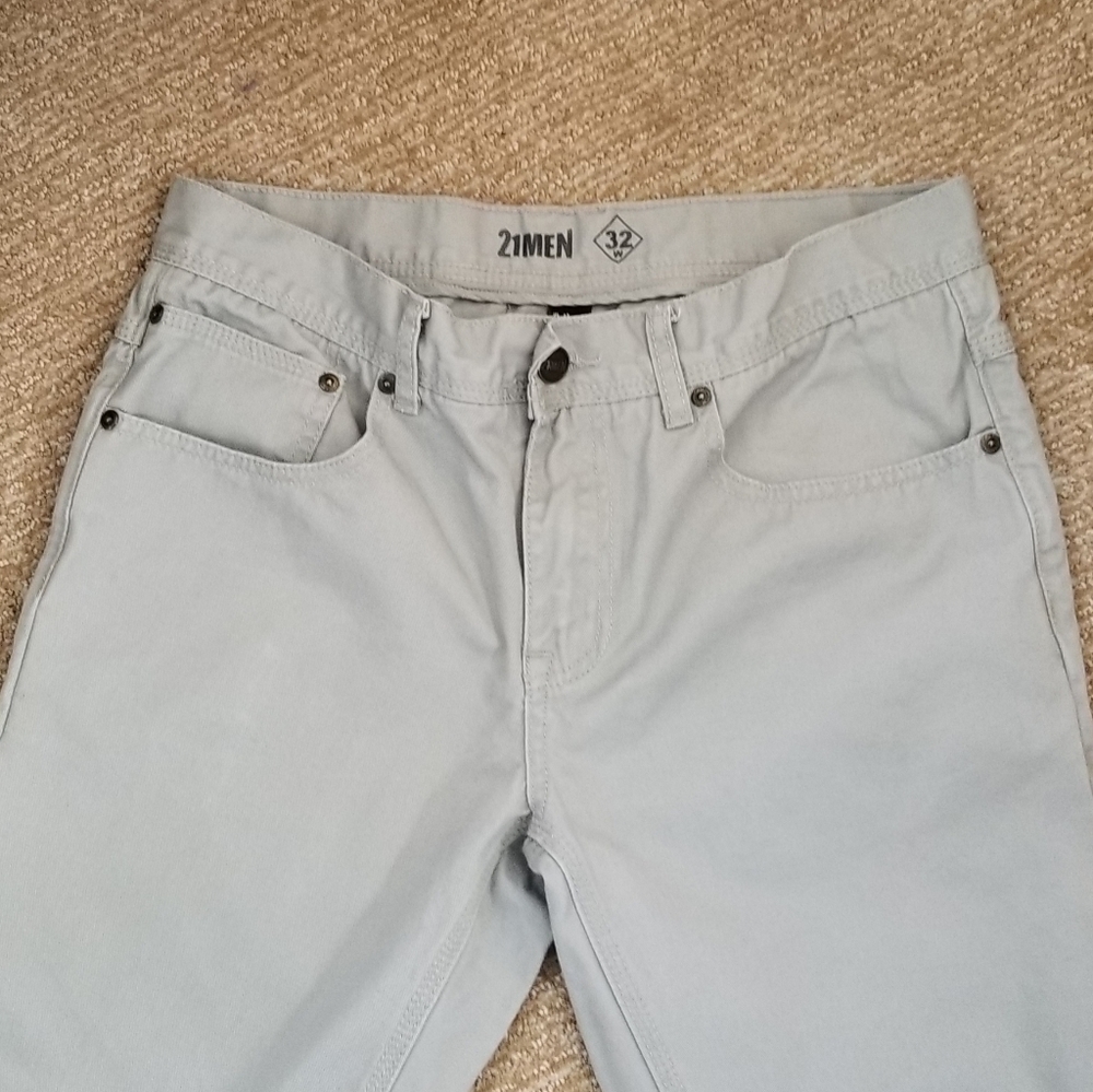 21 MEN JEANS SIZE 32 WAIST GRAY